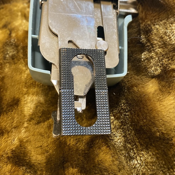 Greist Buttonholer Vintage with Original Box Model #1 - Picture 15 of 16